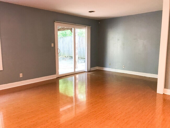 Photo - ** 3 Bed 2 Bath located behind Faulkner ** Call the self showing number to schedule a tour 334-36...