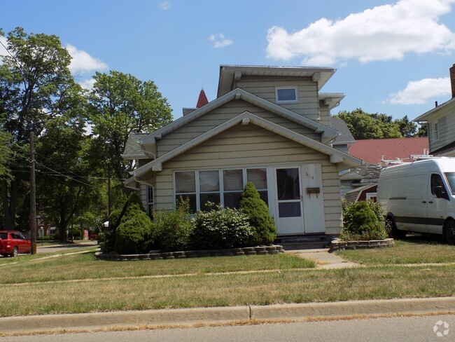 Building Photo - 614 N Clinton St Rental