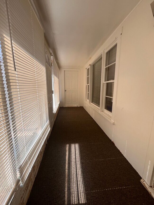 Photo - 5008 42nd St