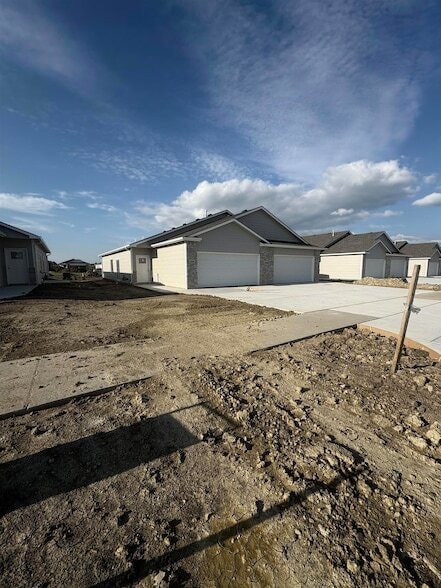 Building Photo - 12936 E Blake St Rental