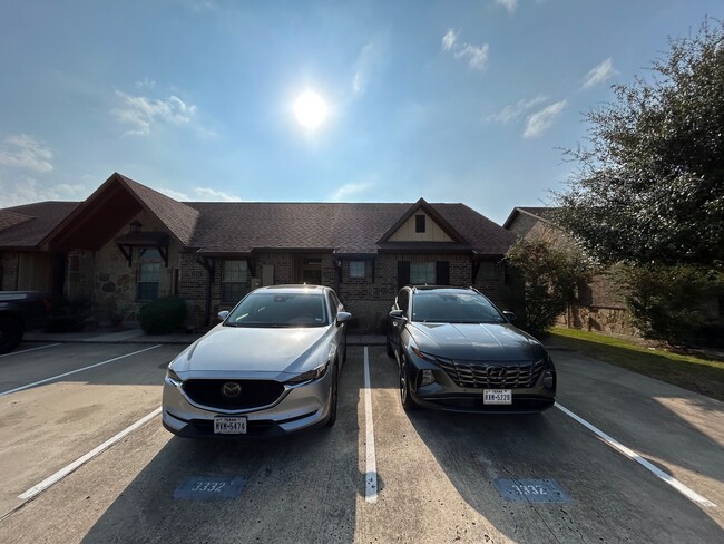 Photo - 3332 Travis Cole Ave