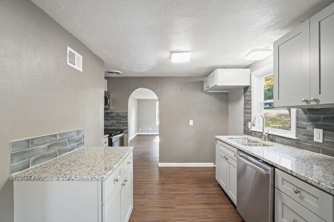 Photo - Charming 2 Bedroom Home in KCK! First Month Rent Free!