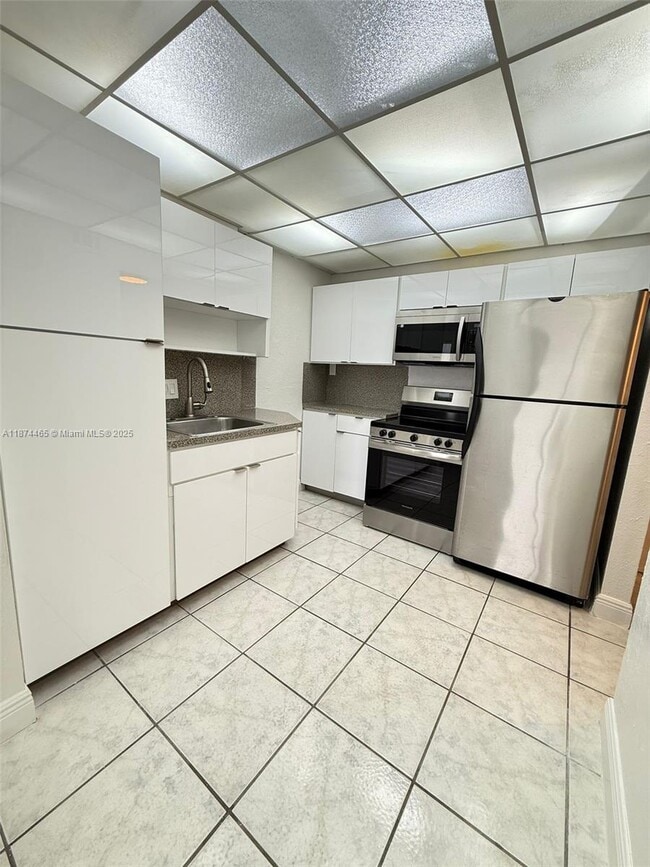 Building Photo - 13499 Biscayne Blvd Unit 811