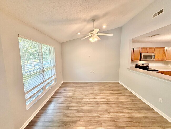Photo - 228 Dalton Pl Wy