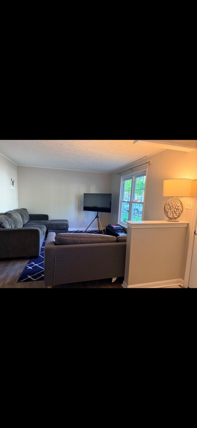 Living Room - 3016 N Dale Ln