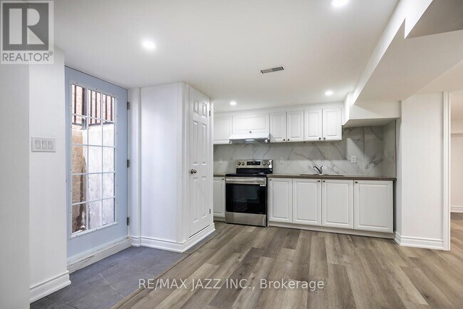 Photo - 2003 Cedarwood Ct