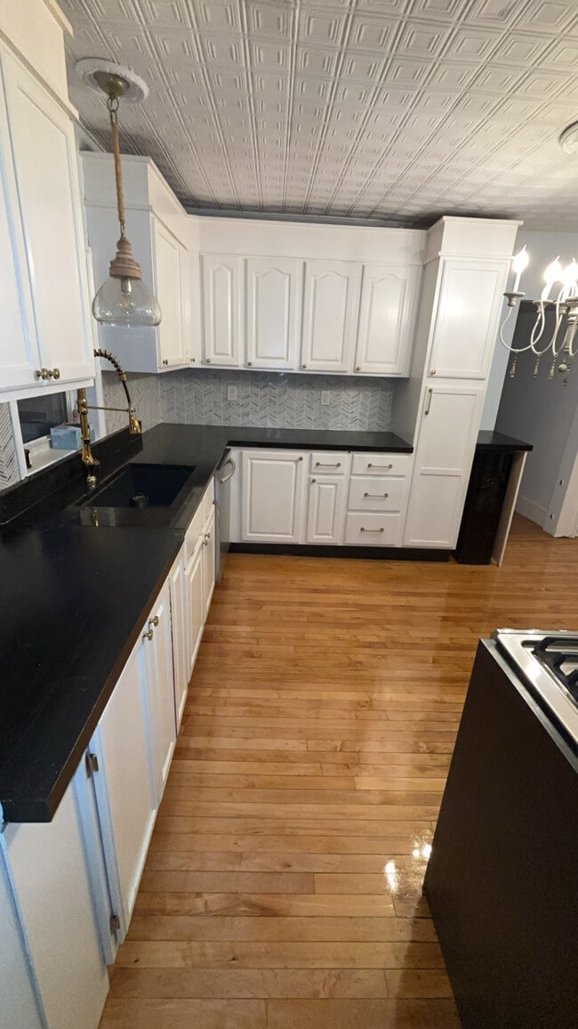 Building Photo - 3 Autumn St Unit 2nd floor