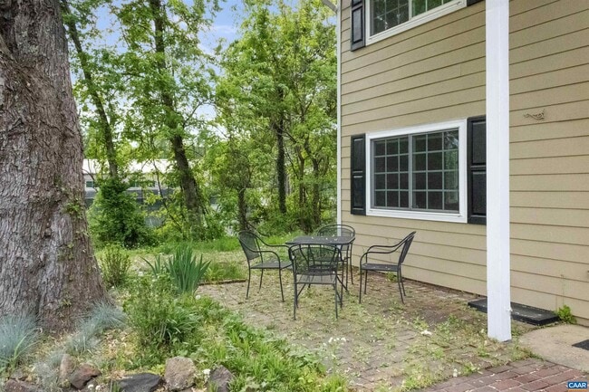 Photo - 118 Woodlake Dr