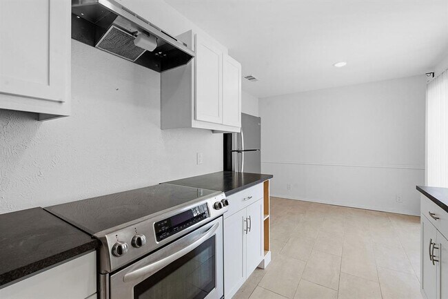 Photo - 2106 Lamplight Village Cir