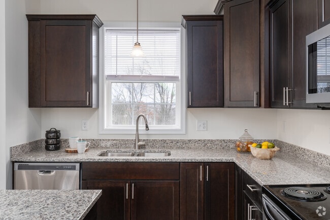 3BR, 2.5BA - 1,723SF