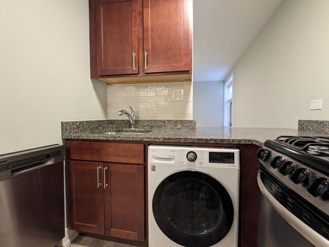 445 W Barry Ave Unit 524