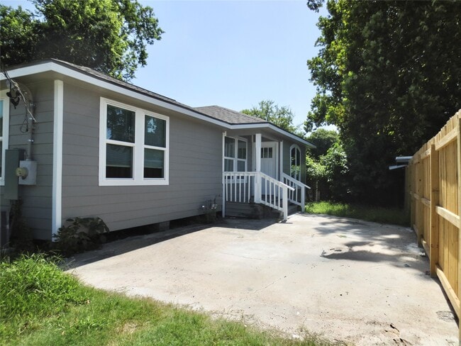 Photo - 2722 Parker Rd