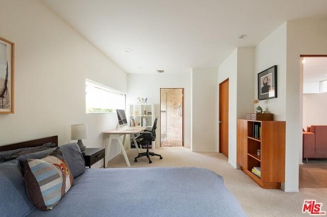 Photo - 2337 Hill St