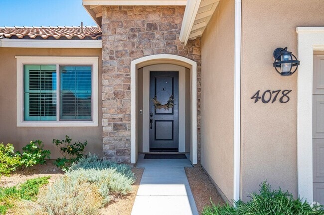 Building Photo - Palmdale 4 Bedroom + 3 Bathroom Rental