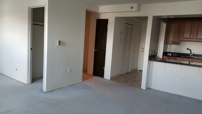 Photo - 1919 S Wolf Rd Unit 412