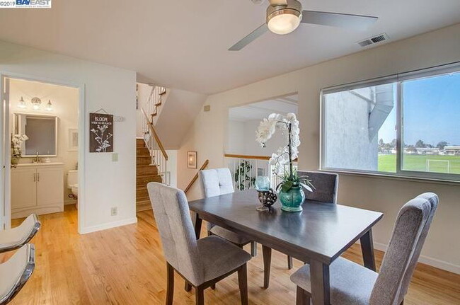 Photo - Bright 3BR Townhome in Newark