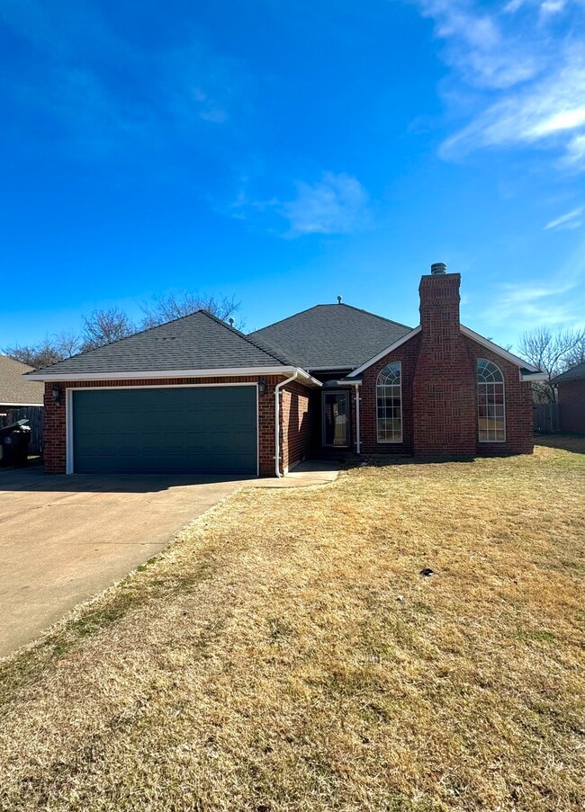 Building Photo - 322 Pinehurst Dr