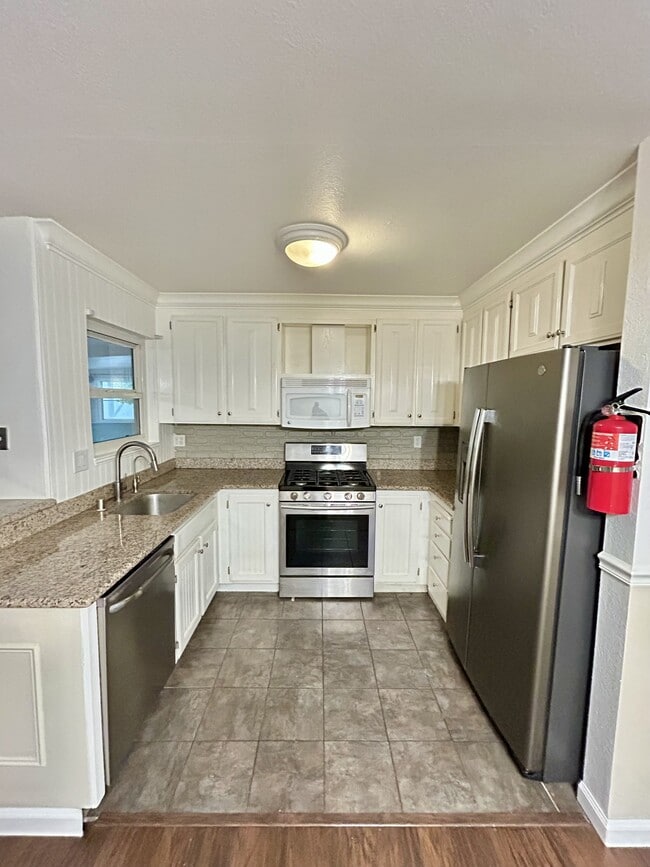 Photo - 461 Pamela Dr