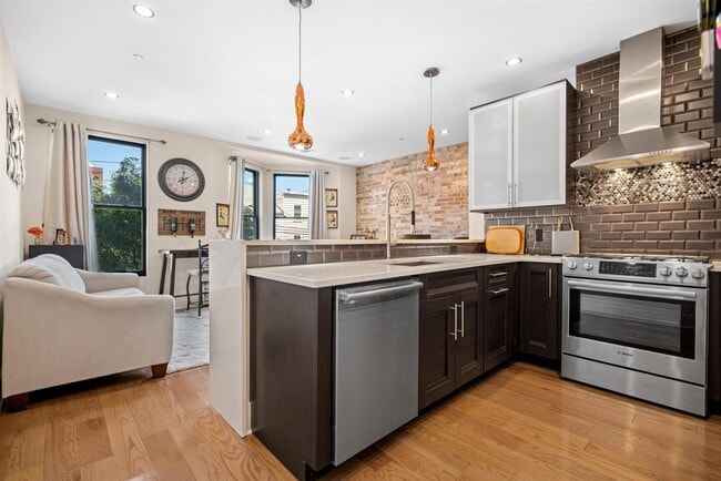 Building Photo - 227 4th St Unit 201