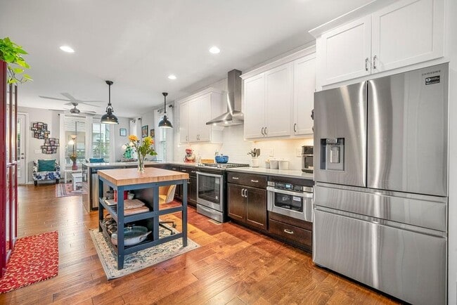 Photo - 755 Dunlop Way