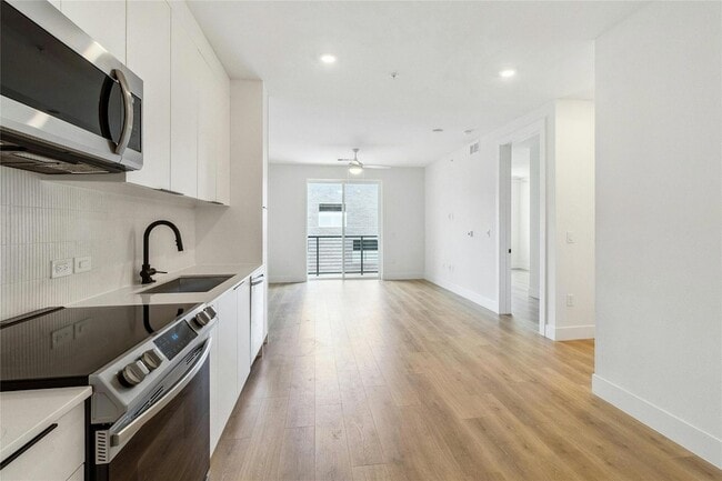 Photo - 1701 Simond Ave Ave Unit 401