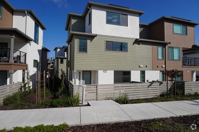 Building Photo - Beautiful Walnut Creek Townhome!
