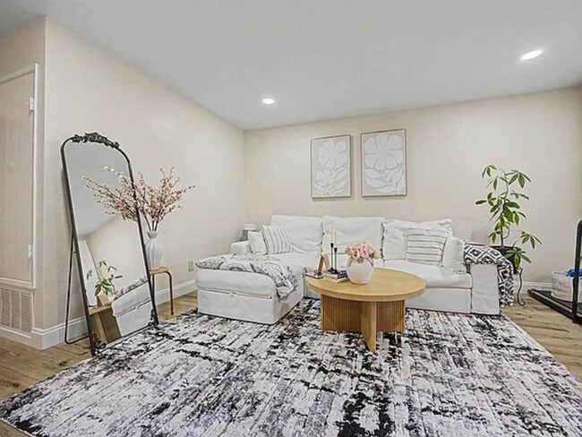 Photo - 2125 Northwood Cir Unit G