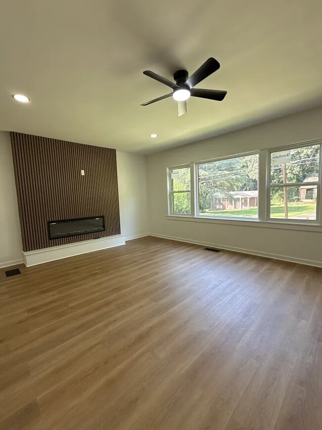 Photo - 1680 Brewer Blvd SW