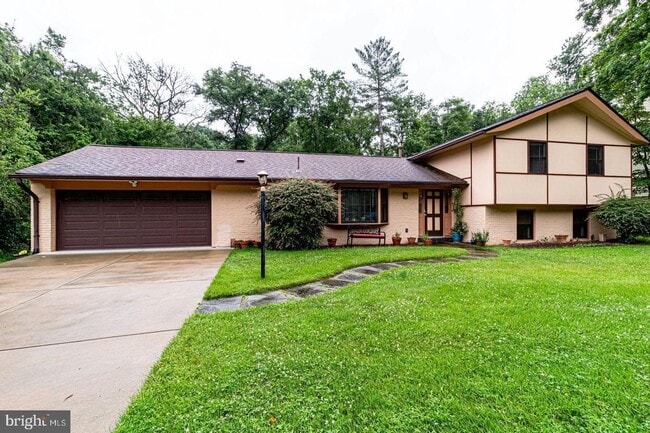 Photo - This elegant and unique three-level split ...