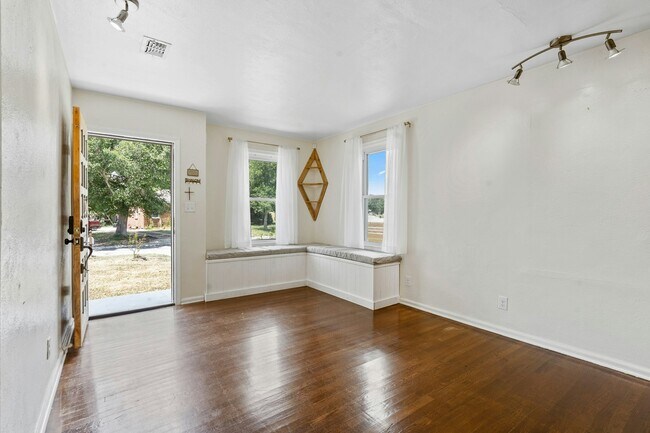 212 SE Kalash Rd