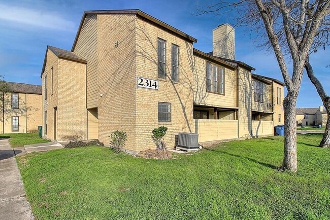 Building Photo - 2314 Capitan Dr