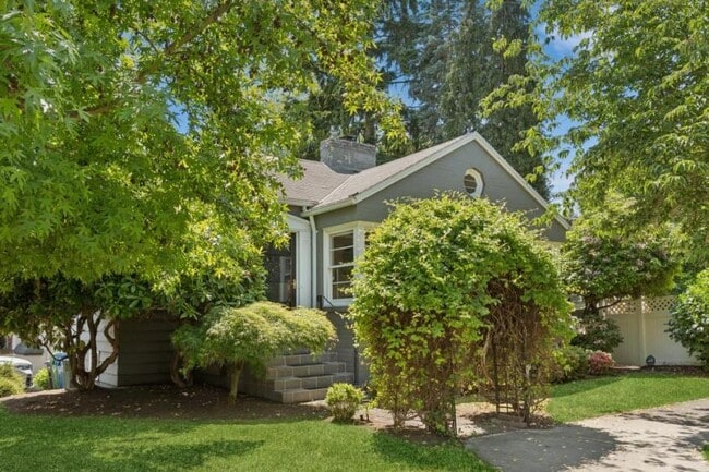 4 bedroom in Seattle WA 98115 - 4 bedroom in Seattle WA 98115 House