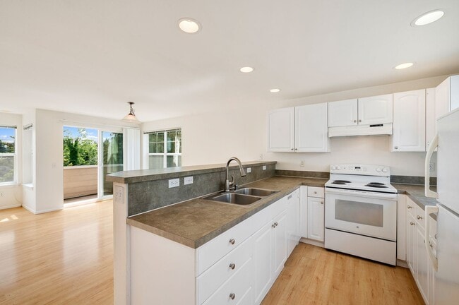 Photo - 410 W Barrett St