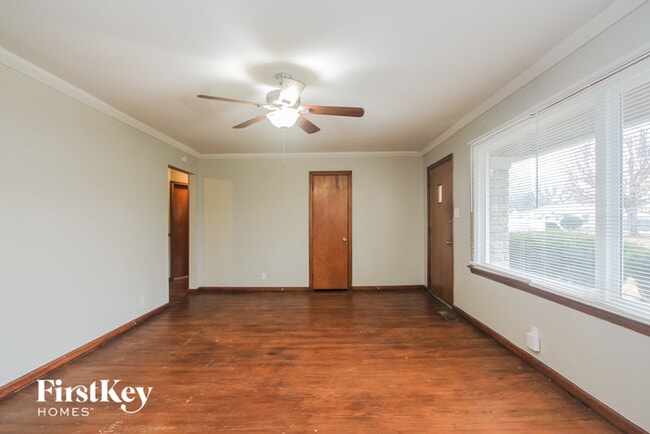 Photo - 311 N Boehning St