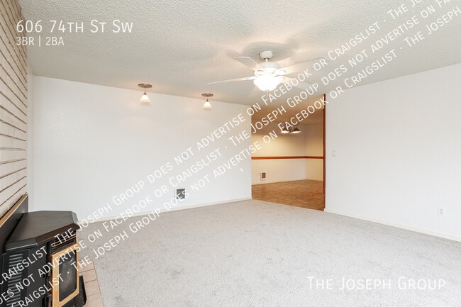 Photo - 606 74th St SW