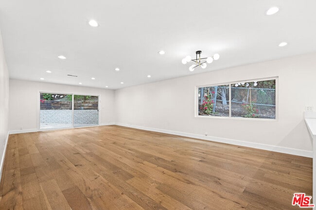 Photo - 21817 Providencia St