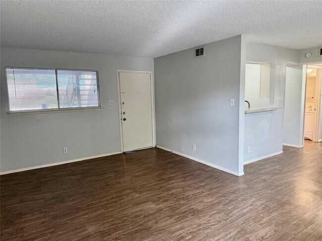 Photo - 8909 Parkfield Dr Unit 102
