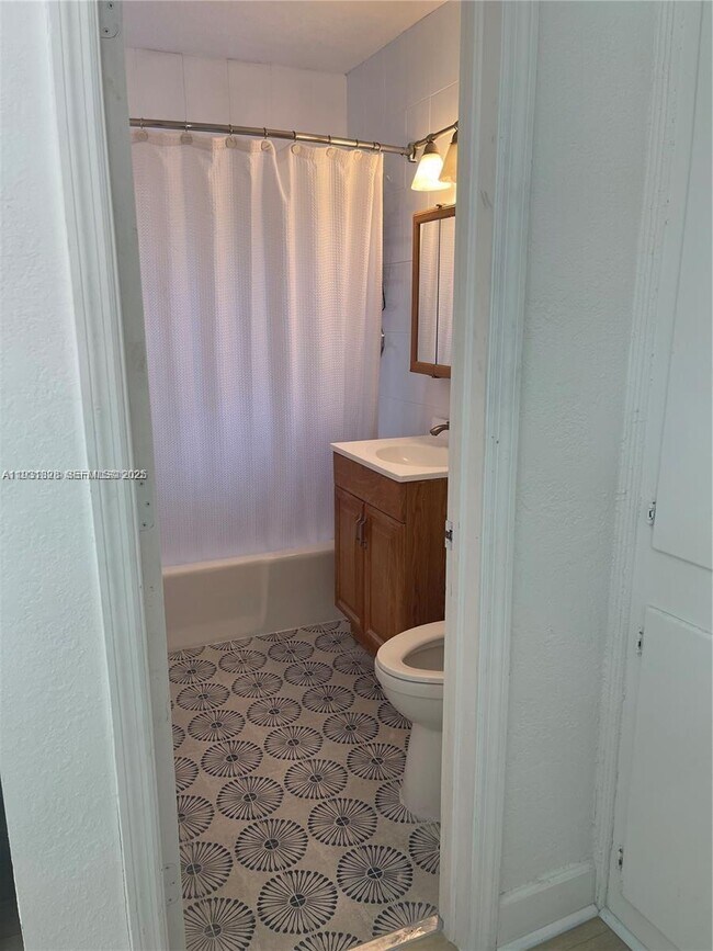 Photo - 1560 NE 145th St Unidad 1