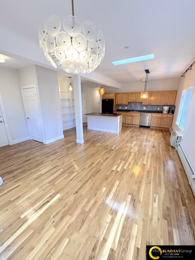 Photo - 275-277 River St Unidad #3