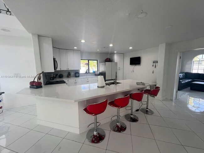 Photo - 15370 SW 152nd Ave