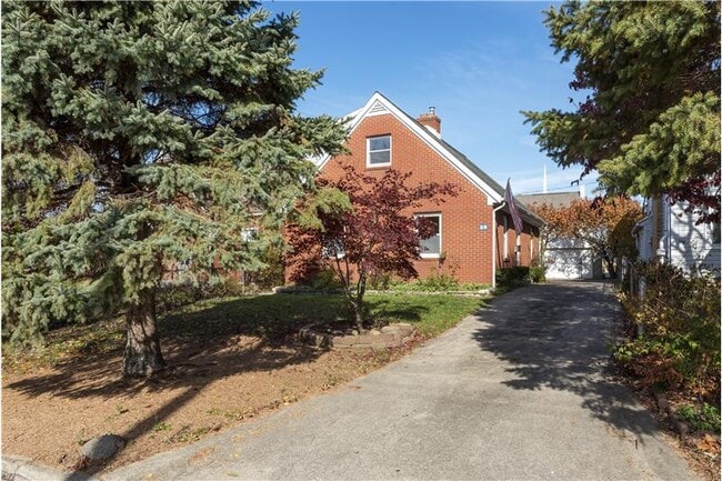 Building Photo - 28 E Jeffrey Pl