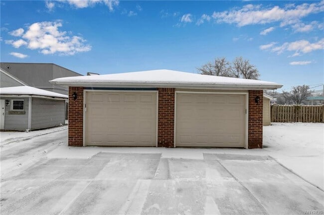 Left Garage + Pad - 28 Mead St Unit Lower