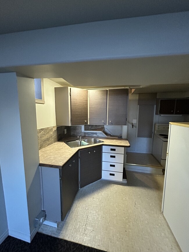 Photo - 131 Avenue M S