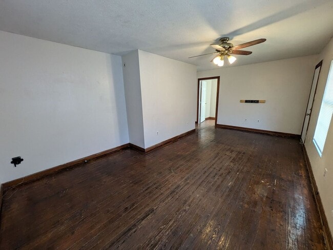 Photo - 475 Mitchell St