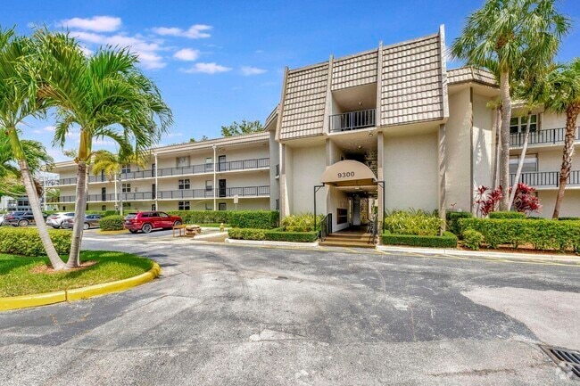 Building Photo - 9300 Lime Bay Blvd Unit 302 Rental