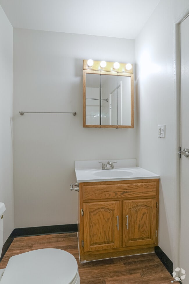 2 BR, 2 BA - Bathroom