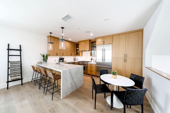 Photo - 715 Narcissus, 2