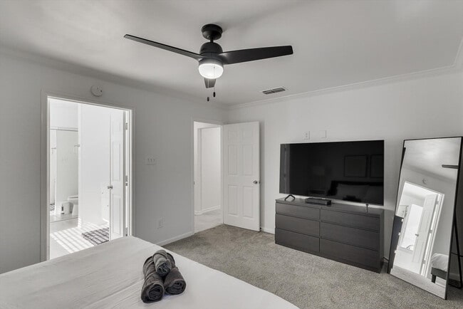 Building Photo - 4402 Goodwin Dr Rental