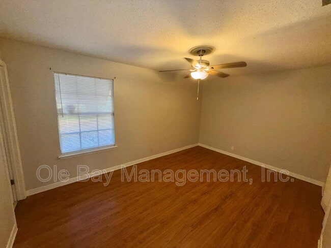 Photo - 2016 Cathedral Way