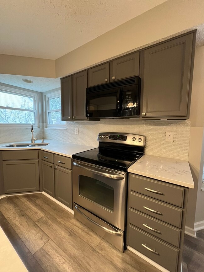 Photo - 208 Caswell Dr